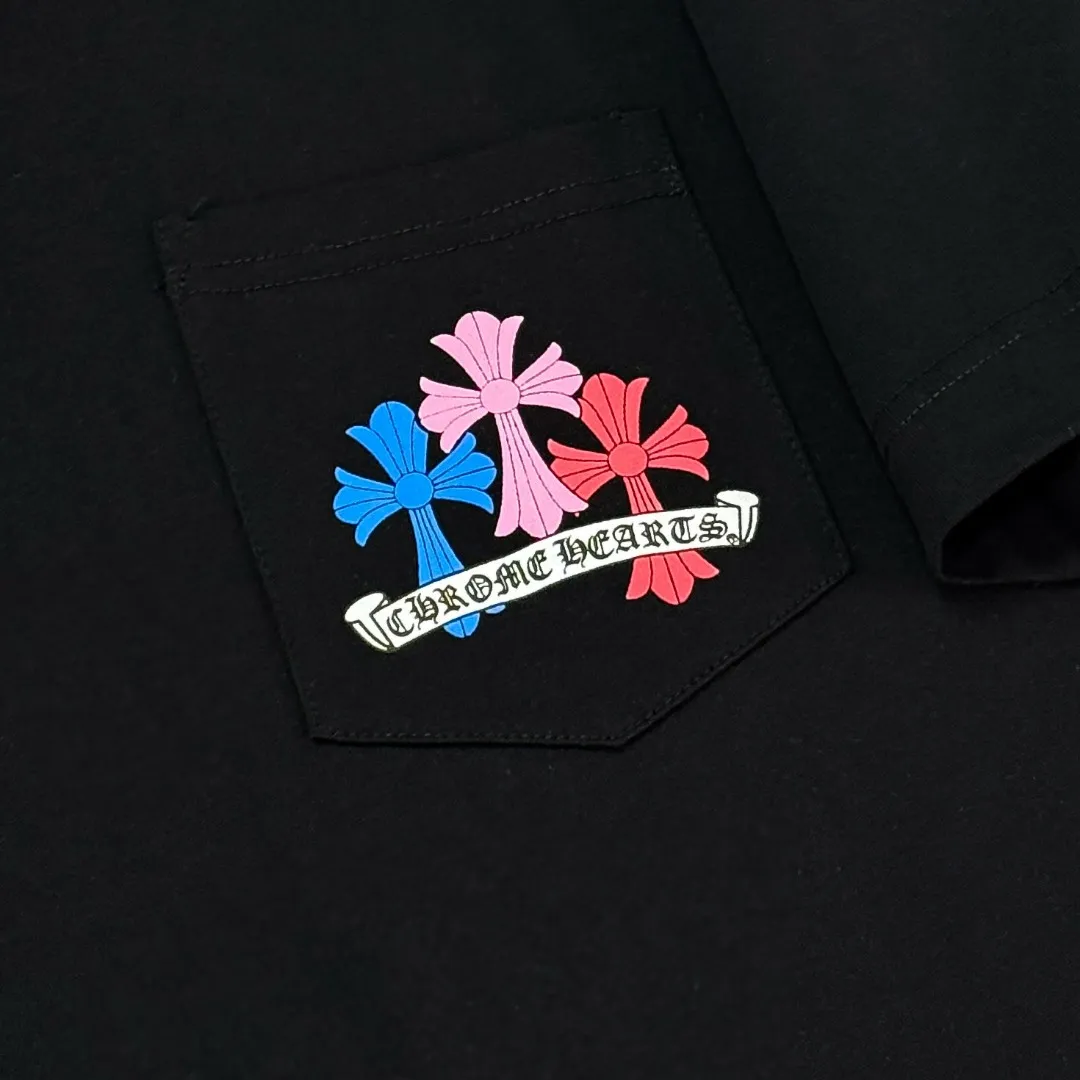 P180 Chrome Hearts Chrome Hearts 25 high version. The fabric is made of 300 grams of high-density pure cotton. It does not deform or shrink. It has three labels. It is the same style for men and women. Technology: suede foam printing. Color: white black. SIZE: S-XL.